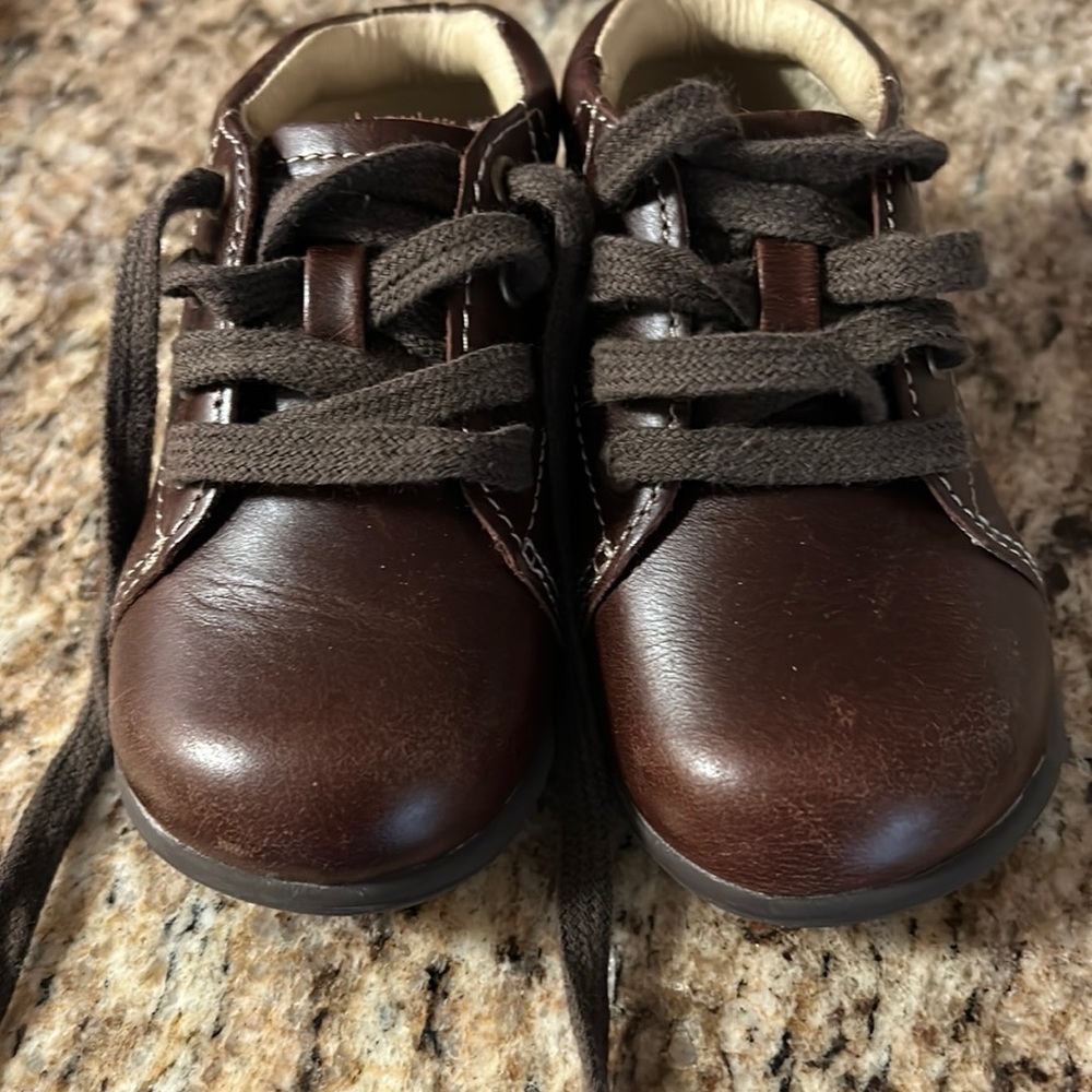 Elliot Shoe by Stride Rite, toddler size 5m, brown color, lace up, leather